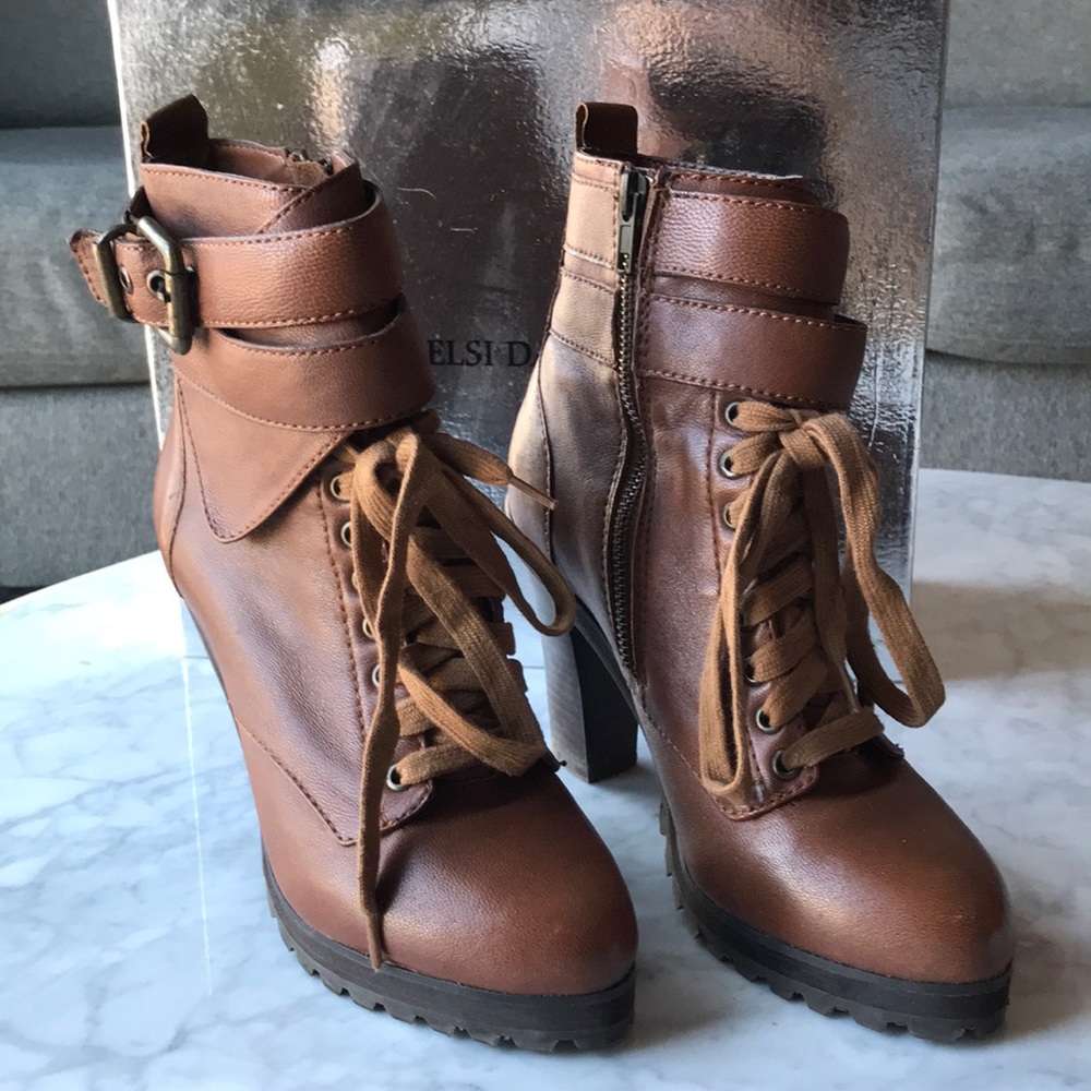 Kelsey Dagger Eva Boots Size 6.5 Like New